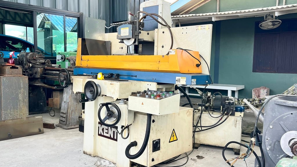 เครื่องเจียรราบ KENT รุ่นใหม่ออโต้ 3 แกน ขนาด 200 x 400 มีปั้มน้ำ 380V เครื่องสวยพร้อมใช้ เครื่องเจียรราบ KENT รุ่นใหม่ออโต้ 3 แกน ขนาด 200 x 400 มีปั้มน้ำ 380V เครื่องสวยพร้อมใช้
