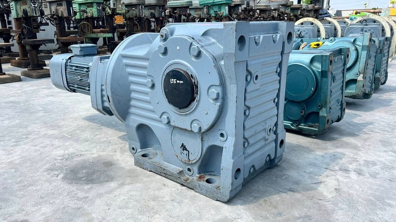 มอเตอร์เกียร์ทดกำลัง SEW EURODRIVE (Hallowshaft) รุ่นพิเศษมีระบบเบรค380Vเข้ามา 4 ตัว