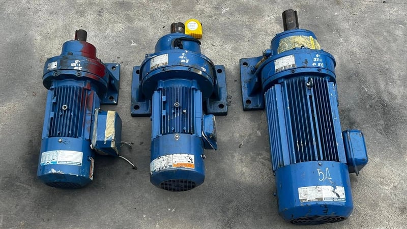 มอเตอร์เกียร์ทดกำลังญี่ปุ่น SUMITOMO JAPAN รุ่นพิเศษมีเบรค 380V เข้ามา 3 ตัว