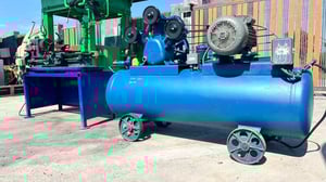 เครื่องปั้มลมและเครื่องกลึงเล็กตั้งโต้ะใช้ไฟบ้าน220Vเข้ามา 2 ตัว เครื่องปั้มลมและเครื่องกลึงเล็กตั้งโต้ะใช้ไฟบ้าน220Vเข้ามา 2 ตัว