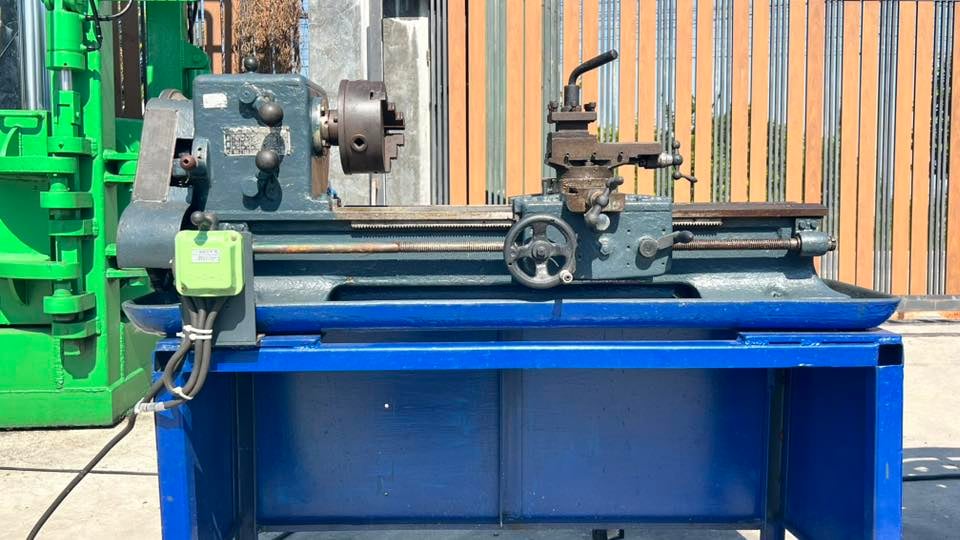 เครื่องปั้มลมและเครื่องกลึงเล็กตั้งโต้ะใช้ไฟบ้าน220Vเข้ามา 2 ตัว เครื่องปั้มลมและเครื่องกลึงเล็กตั้งโต้ะใช้ไฟบ้าน220Vเข้ามา 2 ตัว