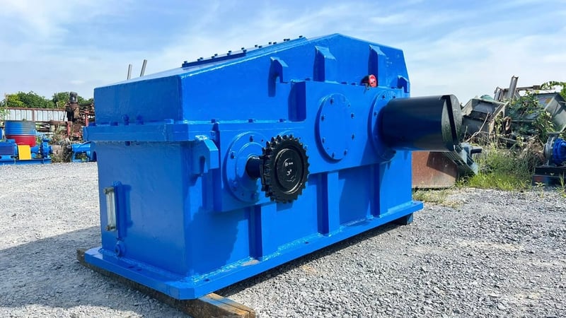 เกียร์บ็อคงานยุโรป(GEAR_BOX)ขนาดใหญ่ใช้กับมอเตอร์ 150-220 HP อัตราทด 1 : 53 เพลาออกคู่  โต 8” สภาพสวยพร้อมใช้