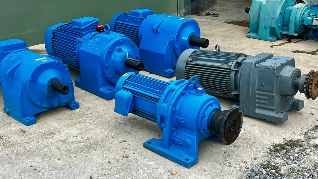 มอเตอร์เกียร์ทดกำลังงานยุโรป SEW EURODRIVE & Sumitomo🇩🇪ขนาด 15-30 HP 380V เข้ามา 5 ตัว