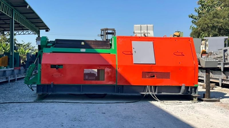 เครื่องม้วนเหล็กแผ่นระบบไฮดรอลิค4ลูกกลิ้ง ขนาด 4 ฟุต ม้วนหนา 6-9 mm ลูกกลิ้ง 2 ข้างเอียงอิศระองศา ขึ้นหัวได้ ม้วนกรวยได้ 380V พร้อมใช้