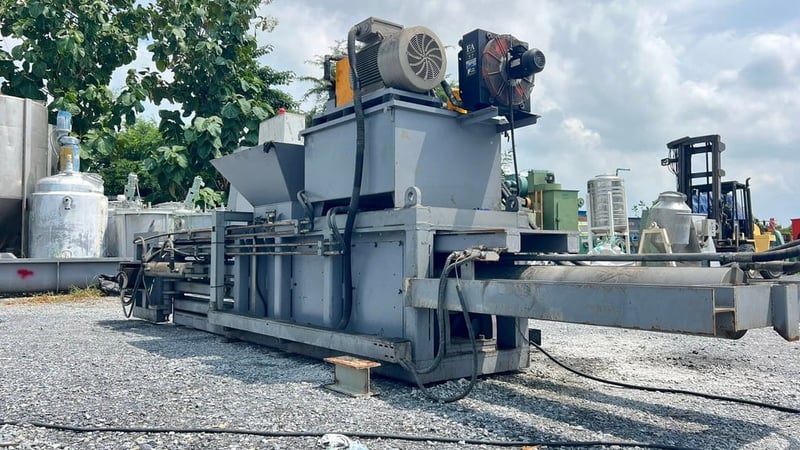 เครื่องอัดก้อนแนวนอน (อัดกระป๋อง)Made in KOREAมอเตอร์ ขนาด 30 HP380Vงานตัดประมูลสภาพใหม่พร้อมใช้