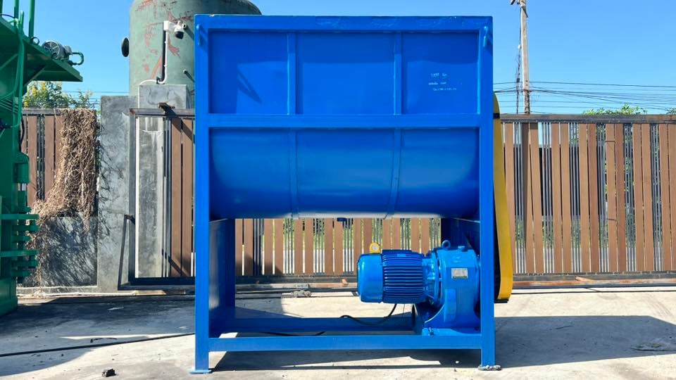 ถังกวนผสม ขนาด 1000 kg ภายในบุสเตนเลส แกนและใบกวนสเตนเลสแบบริบบอน มอเตอร์เกียร์ 15 HP380Vสภาพสวยพร้อมใช้ ถังกวนผสม ขนาด 1000 kg ภายในบุสเตนเลส แกนและใบกวนสเตนเลสแบบริบบอน มอเตอร์เกียร์ 15 HP380Vสภาพสวยพร้อมใช้