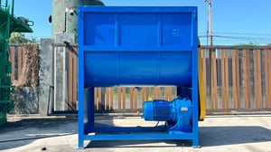 ถังกวนผสม ขนาด 1000 kg  ภายในบุสเตนเลส  แกนและใบกวนสเตนเลสแบบริบบอน มอเตอร์เกียร์ 15 HP380Vสภาพสวยพร้อมใช้