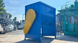 ถังกวนผสม ขนาด 1000 kg  ภายในบุสเตนเลส  แกนและใบกวนสเตนเลสแบบริบบอน มอเตอร์เกียร์ 15 HP380Vสภาพสวยพร้อมใช้