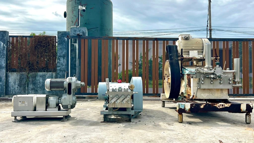 ปั้มของเหลวโฮโมจีไนเซอร์(HOMOGENIZER) ปั้มแรงดันไฮเพรสเชอร์ ใช้สำหรับแปรรูปของเหลว อยู่ในจำพวกอุตสาหกรรมอาหาร เครื่องดื่ม นม น้ำผลไม้แปรรูปต่างๆ สารสกัดสมุนไพร และ เครื่องสำอางต่างๆได้หลายชนิด ปั้มของเหลวโฮโมจีไนเซอร์(HOMOGENIZER) ปั้มแรงดันไฮเพรสเชอร์ ใช้สำหรับแปรรูปของเหลว อยู่ในจำพวกอุตสาหกรรมอาหาร เครื่องดื่ม นม น้ำผลไม้แปรรูปต่างๆ สารสกัดสมุนไพร และ เครื่องสำอางต่างๆได้หลายชนิด