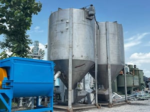 ไซโลผสมวัตถุดิบงานสเตนเลส(Silo Stainless) ขนาด 5000 kg ( 5 ton ) มอเตอร์ต้นกำลัง Mitsubishi 10 HP 380V งานเดิมผสมเม็ดพลาสติก งานสเตนเลสหนาแข็งแรง สภาพสวยตัดมาใหม่ๆ พร้อมใช้งาน เข้ามา 2 ใบ ไซโลผสมวัตถุดิบงานสเตนเลส(Silo Stainless) ขนาด 5000 kg ( 5 ton ) มอเตอร์ต้นกำลัง Mitsubishi 10 HP 380V งานเดิมผสมเม็ดพลาสติก งานสเตนเลสหนาแข็งแรง สภาพสวยตัดมาใหม่ๆ พร้อมใช้งาน เข้ามา 2 ใบ