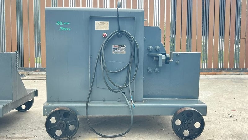 เครื่องตัดเหล็กเส้นไซด์ก่อสร้าง NIMUT รุ่น SC-B32 ระบบไฮดรอลิค ตัดไซด์ 32 mm380Vเข้ามา 3 ตัว