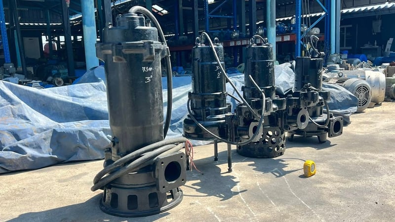 ปั้มจุ่มแช่ไดโว่(Submersible) GRUNDFOS & SHINMAYWA 380V เข้ามา 4 ตัว ปั้มจุ่มแช่ไดโว่(Submersible) GRUNDFOS & SHINMAYWA 380V เข้ามา 4 ตัว