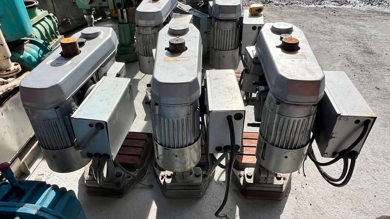 เหลือ 2 ตัว แท่นต๊าปญี่ปุ่นBROTHER HI-TAP JAPANรุ่น BT 1 - 215 380V มีมา 5 ตัว เหลือ 2 ตัว แท่นต๊าปญี่ปุ่นBROTHER HI-TAP JAPANรุ่น BT 1 - 215 380V มีมา 5 ตัว