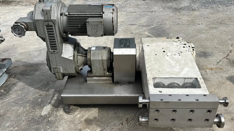 ปั้มของเหลวโฮโมจีไนเซอร์(HOMOGENIZER) ปั้มแรงดันไฮเพรสเชอร์ ใช้สำหรับแปรรูปของเหลว อยู่ในจำพวกอุตสาหกรรมอาหาร เครื่องดื่ม นม น้ำผลไม้แปรรูปต่างๆ สารสกัดสมุนไพร และ เครื่องสำอางต่างๆได้หลายชนิด