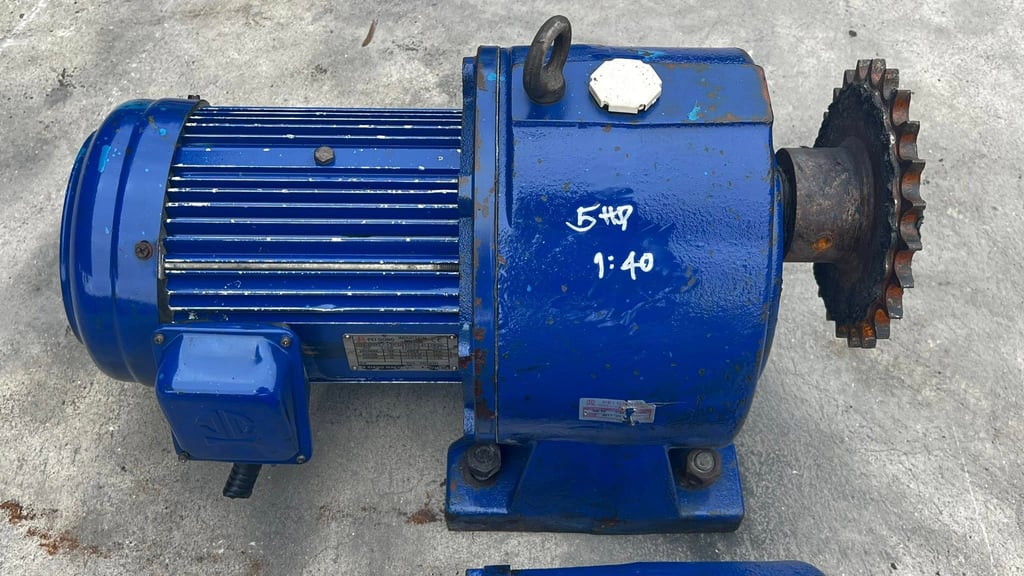 มอเตอร์เกียร์ทดกำลัง PEI GONG TAIWAN ขนาด 5 HP 1 : 40 (37 rpm)380V เข้ามา 3 ตัว มอเตอร์เกียร์ทดกำลัง PEI GONG TAIWAN ขนาด 5 HP 1 : 40 (37 rpm)380V เข้ามา 3 ตัว