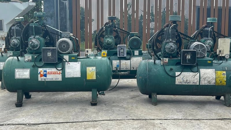 เครื่องปั้มลมUSA CHAMPIONS USA ขนาด 5 HP เป็นรุ่น 2 Stage  ถังพักบรรจุ 300 Litr 380V