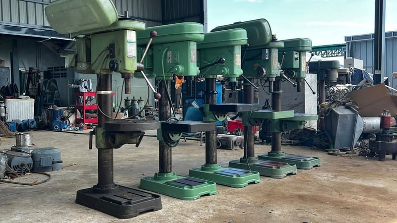 สดจากนอกเก่าญี่ปุ่น สว่านแท่นเก่าญี่ปุ่นKIRAJAPANรุ่น 420 31 mm รุ่นเจาะธรรมดา  เจาะออโต้ เจาะต้าป ตรวจเช็คสภาพให้เรียบร้อยพร้อมใช้380V