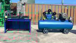 เครื่องปั้มลมและเครื่องกลึงเล็กตั้งโต้ะใช้ไฟบ้าน220Vเข้ามา 2 ตัว เครื่องปั้มลมและเครื่องกลึงเล็กตั้งโต้ะใช้ไฟบ้าน220Vเข้ามา 2 ตัว