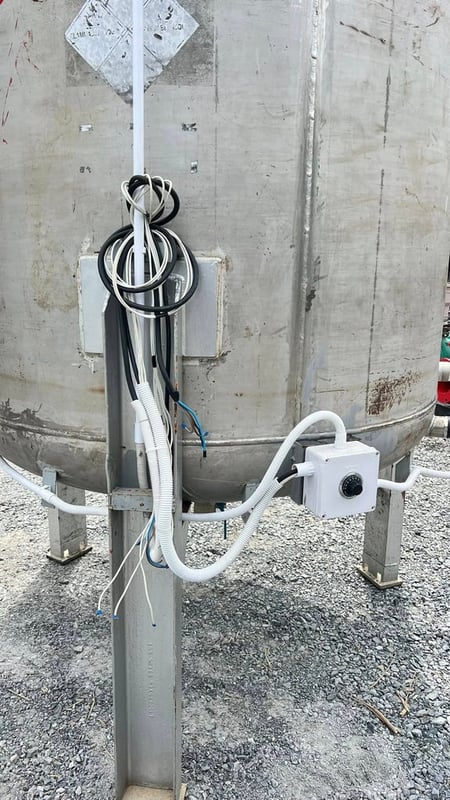 เหลือ 1 ใบ ถังกวนผสมแบบสเตนเลส ขนาด 2000 ลิตร พร้อมเกียร์ใบกวน380Vสภาพสวยพร้อมใช้