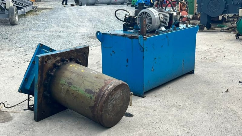 ชุดต้นกำลังปั้มน้ำมันไฮดรอลิค(PowerUnit)ชุดสร้างงานแท่นอัด ขนาด 7.5 HP 380V มาพร้อมกระบอกไฮดรอลิคโตนอก 16”(400 mm) แกน 7”(180 mm) สภาพสวยงานตัดประมูล