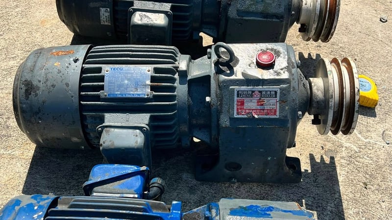 มอเตอร์เกียร์ทดกำลัง LIMING ขนาด 2 HP 1 : 7 (200 rpm)380V เข้ามา 6 ตัว