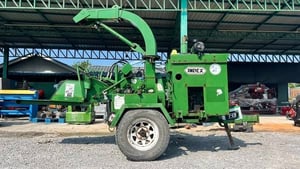 RARE_ITEM เครื่องสับย่อยกิ่งไม้วัชพืช(Wood_chipper) B A N D I T  U S A Model : 6 5 A W เครื่องยนต์ดีเซล สับไม้ท่อนโตสุดได้ 5” งานตัดประมูลพร้อมใช้ ด่วนมีมาตัวเดียว