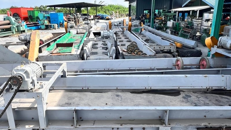 สายพานลำเลียง(CONVEYOR)Made in KOREAรุ่นงานหนัก HEAVY DEUTYแบบพื้นเรียบ  หน้ากว้าง 80  100 cm มีเข้ามา 12 ตัว380Vโครงสร้างหนาแข็งแรงรุ่นงานหนัก สภาพใหม่ใช้น้อยงานตัดประมูล