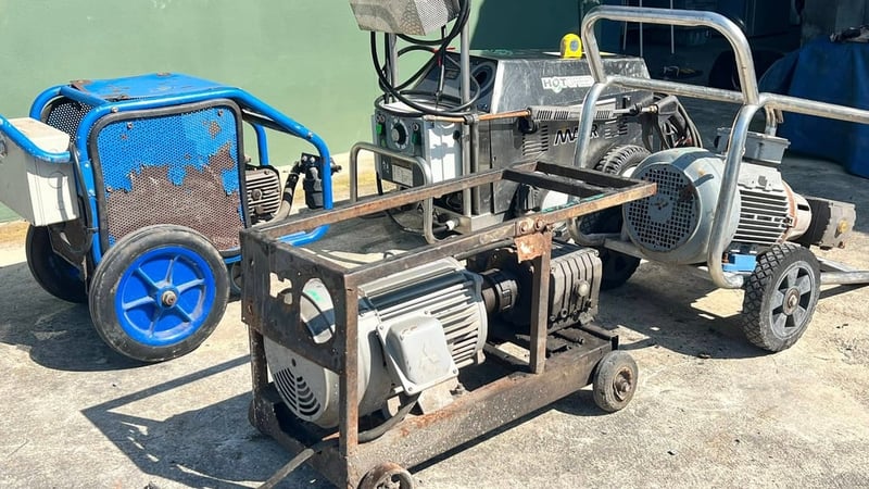 ปั้มฉีดน้ำแรงดันสูง(High_Pressure)🇮🇹Made in ITALY🇮🇹Press : 200 Bar เข้ามา 4 ตัว ปั้มฉีดน้ำแรงดันสูง(High_Pressure)🇮🇹Made in ITALY🇮🇹Press : 200 Bar เข้ามา 4 ตัว