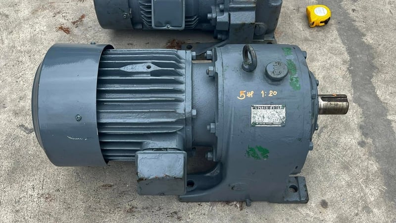 มอเตอร์เกียร์ทดกำลังMitsubishi JAPAN380Vเข้ามา 3 ตัว