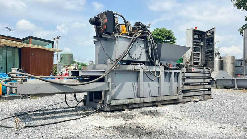 เครื่องอัดก้อนแนวนอน (อัดกระป๋อง)Made in KOREAมอเตอร์ ขนาด 30 HP380Vงานตัดประมูลสภาพใหม่พร้อมใช้