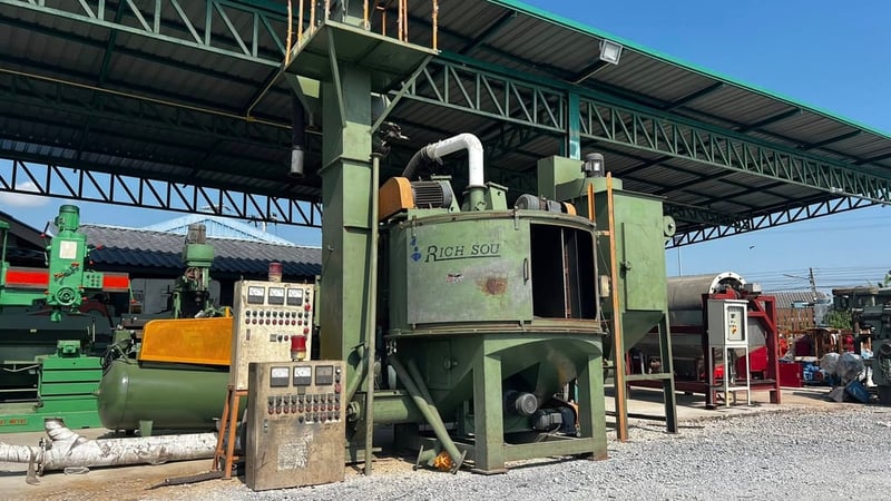 เครื่องยิงทราย RICH SOU TAIWAN ระบบยิง 3 หัว เครื่องปลดจากไลน์ผลิต หายาก อุปกรณ์ครบๆตามภาพ380V เครื่องยิงทราย RICH SOU TAIWAN ระบบยิง 3 หัว เครื่องปลดจากไลน์ผลิต หายาก อุปกรณ์ครบๆตามภาพ380V