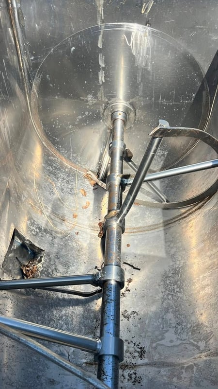 ถังกวนผสม ขนาด 1000 kg  ภายในบุสเตนเลส  แกนและใบกวนสเตนเลสแบบริบบอน มอเตอร์เกียร์ 15 HP380Vสภาพสวยพร้อมใช้