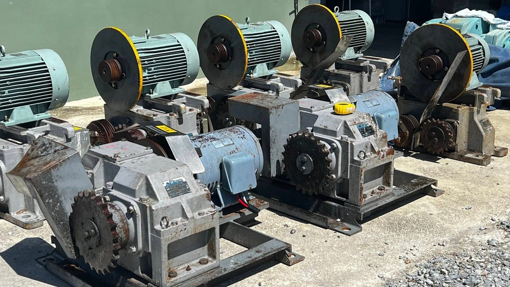 ชุดมอเตอร์เกียร์ทดกำลังSUMITOMO JAPANงานเดิมติดตั้งใช้งานเป็นลิฟท์โดยสาร มีระบบเบรค380V เข้ามา 7 ชุด ชุดมอเตอร์เกียร์ทดกำลังSUMITOMO JAPANงานเดิมติดตั้งใช้งานเป็นลิฟท์โดยสาร มีระบบเบรค380V เข้ามา 7 ชุด