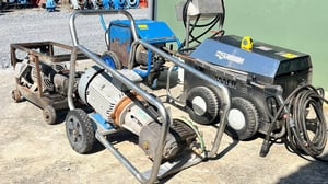 ปั้มฉีดน้ำแรงดันสูง(High_Pressure)🇮🇹Made in ITALY🇮🇹Press : 200 Bar เข้ามา 4 ตัว ปั้มฉีดน้ำแรงดันสูง(High_Pressure)🇮🇹Made in ITALY🇮🇹Press : 200 Bar เข้ามา 4 ตัว