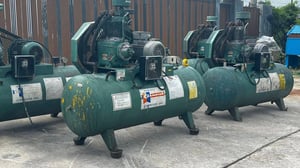 เครื่องปั้มลมUSA CHAMPIONS USA ขนาด 5 HP เป็นรุ่น 2 Stage ถังพักบรรจุ 300 Litr 380V เครื่องปั้มลมUSA CHAMPIONS USA ขนาด 5 HP เป็นรุ่น 2 Stage ถังพักบรรจุ 300 Litr 380V