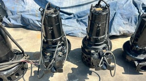 ปั้มจุ่มแช่ไดโว่(Submersible) GRUNDFOS & SHINMAYWA 380V เข้ามา 4 ตัว ปั้มจุ่มแช่ไดโว่(Submersible) GRUNDFOS & SHINMAYWA 380V เข้ามา 4 ตัว