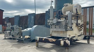 ปั้มของเหลวโฮโมจีไนเซอร์(HOMOGENIZER) ปั้มแรงดันไฮเพรสเชอร์ ใช้สำหรับแปรรูปของเหลว อยู่ในจำพวกอุตสาหกรรมอาหาร เครื่องดื่ม นม น้ำผลไม้แปรรูปต่างๆ สารสกัดสมุนไพร และ เครื่องสำอางต่างๆได้หลายชนิด