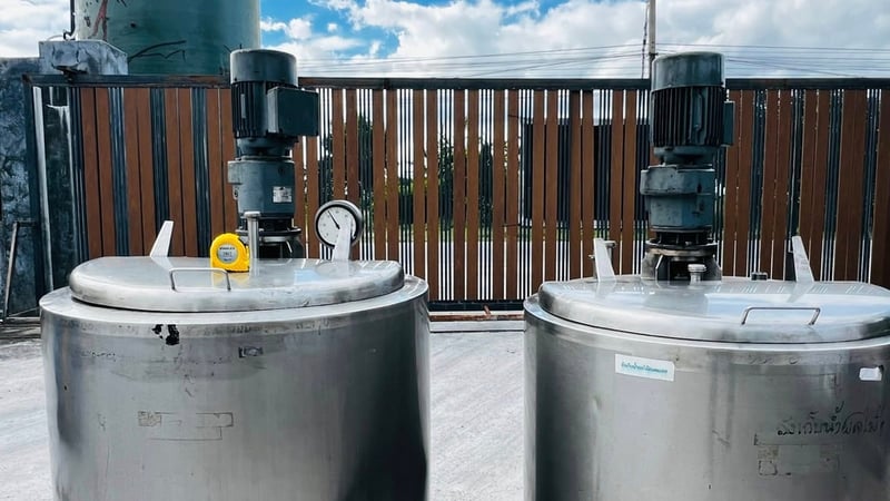 ถังกวนผสมแบบสเตนเลส แบบ 2 ชั้น ความจุ 200 Litr พร้อมเกียร์ใบกวนผสม 380V งานพรีเมี่ยมอย่างดี เข้ามา 2 ใบ ถังกวนผสมแบบสเตนเลส แบบ 2 ชั้น ความจุ 200 Litr พร้อมเกียร์ใบกวนผสม 380V งานพรีเมี่ยมอย่างดี เข้ามา 2 ใบ