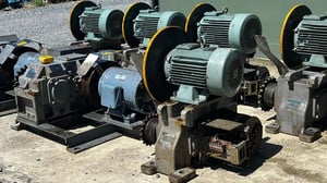 ชุดมอเตอร์เกียร์ทดกำลังSUMITOMO JAPANงานเดิมติดตั้งใช้งานเป็นลิฟท์โดยสาร  มีระบบเบรค380V เข้ามา 7 ชุด