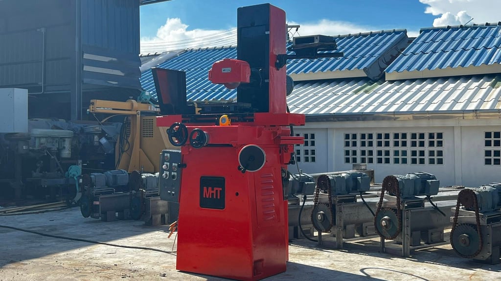 เครื่องเจียรราบญี่ปุ่นMHT GRINDER JAPANฐานแม่เหล็ก 150 x 300 mm  แกน XYZ เป็นแมนนวล380V