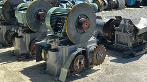 ชุดมอเตอร์เกียร์ทดกำลังSUMITOMO JAPANงานเดิมติดตั้งใช้งานเป็นลิฟท์โดยสาร มีระบบเบรค380V เข้ามา 7 ชุด ชุดมอเตอร์เกียร์ทดกำลังSUMITOMO JAPANงานเดิมติดตั้งใช้งานเป็นลิฟท์โดยสาร มีระบบเบรค380V เข้ามา 7 ชุด