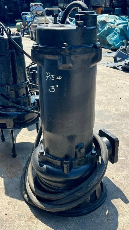 ปั้มจุ่มแช่ไดโว่(Submersible) GRUNDFOS & SHINMAYWA 380V เข้ามา 4 ตัว ปั้มจุ่มแช่ไดโว่(Submersible) GRUNDFOS & SHINMAYWA 380V เข้ามา 4 ตัว