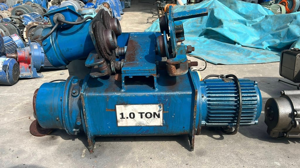 รอกสลิงไฟฟ้างานญี่ปุ่นMade in JAPANขนาด 1000 kg 4 ทิศทาง380Vเข้ามา 3 ตัว รอกสลิงไฟฟ้างานญี่ปุ่นMade in JAPANขนาด 1000 kg 4 ทิศทาง380Vเข้ามา 3 ตัว