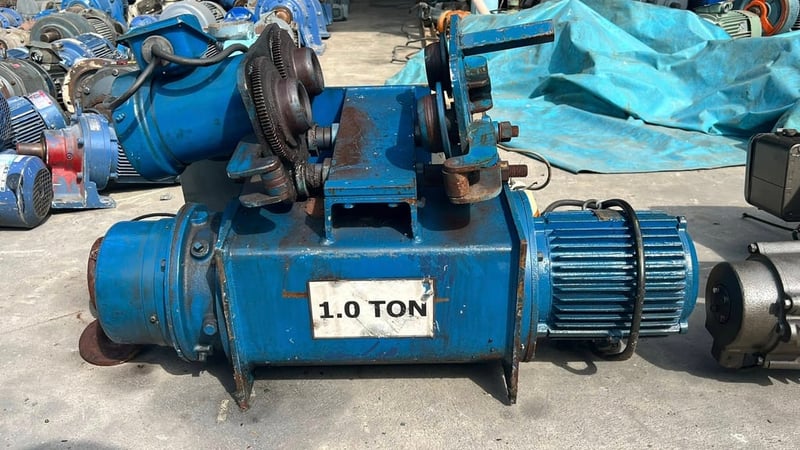 รอกสลิงไฟฟ้างานญี่ปุ่นMade in JAPANขนาด 1000 kg 4 ทิศทาง380Vเข้ามา 3 ตัว