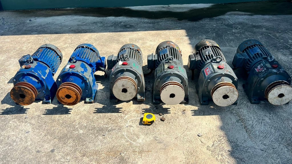 มอเตอร์เกียร์ทดกำลัง LIMING ขนาด 2 HP 1 : 7 (200 rpm)380V เข้ามา 6 ตัว มอเตอร์เกียร์ทดกำลัง LIMING ขนาด 2 HP 1 : 7 (200 rpm)380V เข้ามา 6 ตัว