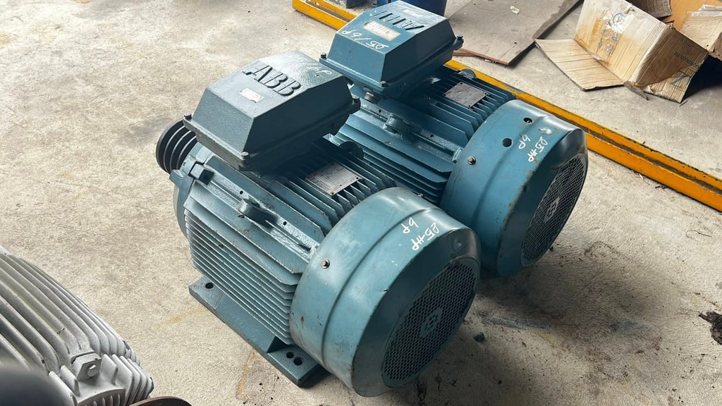 มอเตอร์ไฟฟ้ากำลัง ABB MOTOR ขนาด 25 HP รอบช้า 6 Pole 975 RPM 380V เข้ามา 2 ตัว มอเตอร์ไฟฟ้ากำลัง ABB MOTOR ขนาด 25 HP รอบช้า 6 Pole 975 RPM 380V เข้ามา 2 ตัว