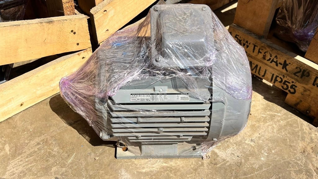 มอเตอร์ไฟฟ้ากำลังของใหม่เก็บสแปTERAL (Hitachi) รอบเร็ว 2 Pole 380V เข้ามา 5 ตัว มอเตอร์ไฟฟ้ากำลังของใหม่เก็บสแปTERAL (Hitachi) รอบเร็ว 2 Pole 380V เข้ามา 5 ตัว