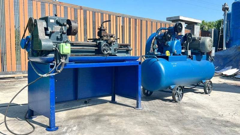 เครื่องปั้มลมและเครื่องกลึงเล็กตั้งโต้ะใช้ไฟบ้าน220Vเข้ามา 2 ตัว เครื่องปั้มลมและเครื่องกลึงเล็กตั้งโต้ะใช้ไฟบ้าน220Vเข้ามา 2 ตัว