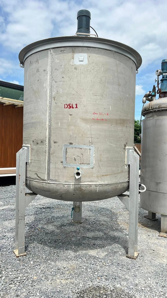 เหลือ 1 ใบ ถังกวนผสมแบบสเตนเลส ขนาด 2000 ลิตร พร้อมเกียร์ใบกวน380Vสภาพสวยพร้อมใช้ เหลือ 1 ใบ ถังกวนผสมแบบสเตนเลส ขนาด 2000 ลิตร พร้อมเกียร์ใบกวน380Vสภาพสวยพร้อมใช้