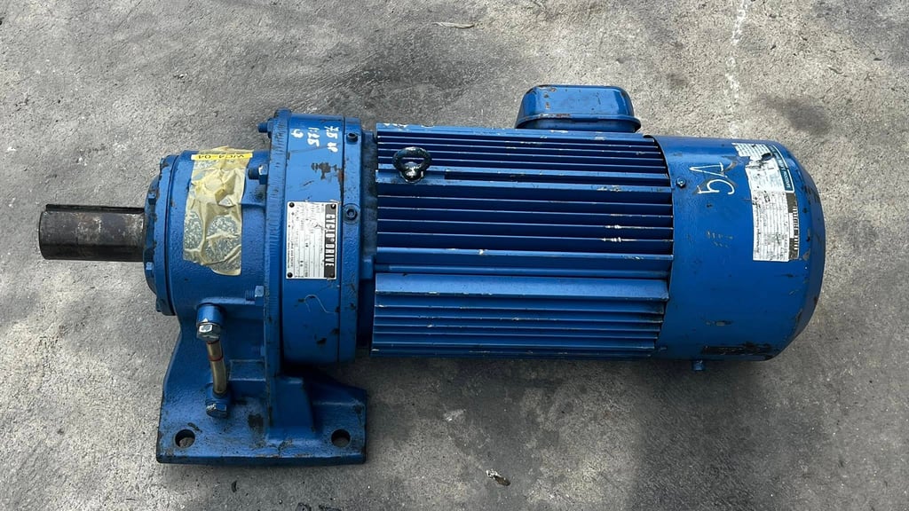 มอเตอร์เกียร์ทดกำลังญี่ปุ่น SUMITOMO JAPAN รุ่นพิเศษมีเบรค 380V เข้ามา 3 ตัว